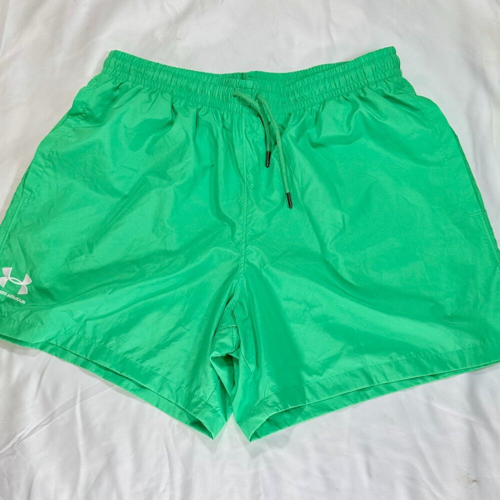 Under Armour Men's 5.5" Essential Volley Shorts - Size L - Vapor Green